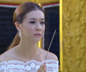 Đến thắp hương cho mẹ chồng cũ, bao thương cảm trong tôi bỗng hóa thành hận thù sau khi nghe người hàng xóm tiết lộ chuyện cũ của bà