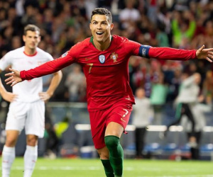 Lịch sử một lần nữa gọi tên Ronaldo