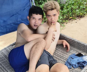 Công Phượng e ấp bên trai lạ, dân mạng nhao nhao đoán lý do: Người đùa 'vừa từ Thái Lan về đã có biến', kẻ hờn vì cú sút hiểm khiến fan thót tim trong trận bán kết