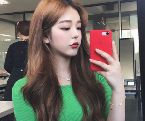 Nàng nào cũng nhuộm tóc nhưng không phải ai cũng biết bí quyết đơn giản giữ màu nhuộm bóng đẹp long lanh
