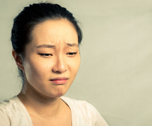 Mẹ chồng tối ngày đày đọa chuyện cháu dị tật, tôi tức nước vỡ bờ nói một câu khiến bà điên loạn dọa tự tử