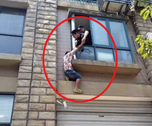 Bị mẹ 'quan tâm quá mức', chàng trai 28 tuổi quyết nhảy lầu tự tử vì áp lực