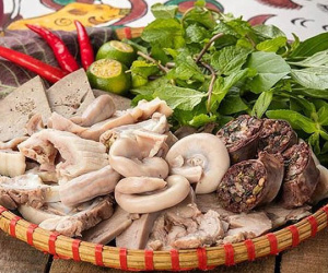 Ăn lòng lợn đúng cách như thế nào?