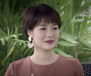 Đánh ghen đã văn minh, bắt được chồng gọi điện hẹn hò tình cũ mà còn bình tĩnh đi xin lỗi tình địch như thế này, Uyên (Về nhà đi con) lại chiếm hết spotlight của diễn viên chính mất rồi!