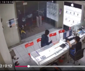 Chủ cửa hàng điện thoại ở Sài Gòn bị chém