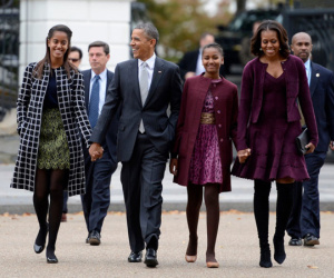 Hé lộ thu nhập 'khủng' từ công việc ít ai biết tới của gia đình cựu Tổng thống Obama sau khi nghỉ hưu và cách tiêu tiền gây bất ngờ của họ