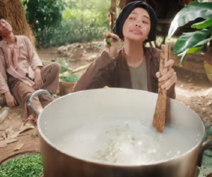 Hoàng Thùy Linh tung MV mới: Fan cười ngất với nồi cháo hành 'siêu to khổng lồ' của Thị Nở