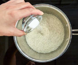 Chỉ cần 1 loại gia vị bếp nhà ai cũng có, gạo nhà bạn không còn bị lũ mọt 'làm phiền' nữa
