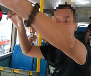 Tạm giữ người đàn ông thủ dâm trên xe buýt Hà Nội, xác minh hành vi dâm ô