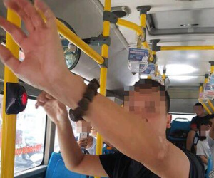 Vụ người đàn ông 'tự sướng' trên xe buýt Hà Nội: Nữ sinh quá hoảng sợ nên công an đã phải cho về