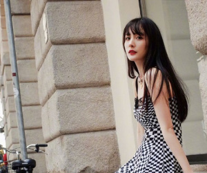 Ly hôn Lưu Khải Uy, Dương Mịch càng ngày càng sexy hơn tự tin khoe vai trần eo thon