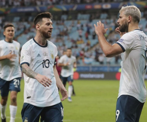 Aguero ghi bàn 'hộ' Messi đưa Argentina vào tứ kết Copa America