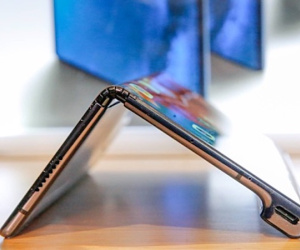 Huawei hoãn bán Mate X tới tháng 9 nhưng vẫn dùng Android