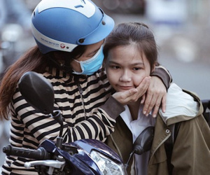 Học ở quê không đủ kiến thức nên thi rớt ĐH năm ngoái, mẹ đưa con lên thành phố ôn thi gói 15 triệu, quyết tâm đỗ trường Công an