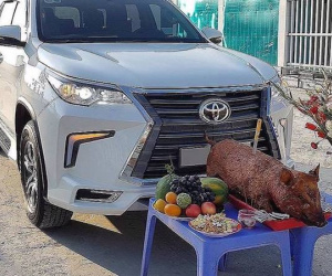 Tục cúng xe ô tô mới khá lạ ở miền Trung, Nam