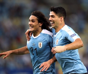 Cavani tỏa sáng giúp Uruguay đánh bại Chile ở trận 'chung kết' bảng C