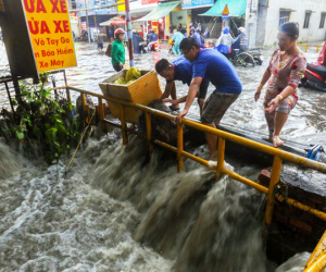 Đường Sài Gòn ngập nặng sau mưa lớn
