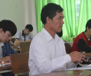 Thí sinh 54 tuổi thi THPT với mong muốn mở phòng mạch, bốc thuốc