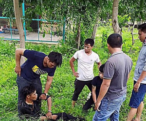 Bị phát hiện bán ma túy, rút kiếm chém cảnh sát