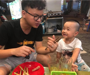 Hai bố con chiếm spotlight MXH với bản cover 'Độ ta không độ nàng' lyrics siêu dễ thương