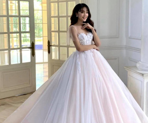 Diện váy cưới dịu dàng, Ngọc Nữ thả thính 'Anh muốn về nhà với em không?', dân mạng ầm ầm gọi tên Phan Văn Đức!