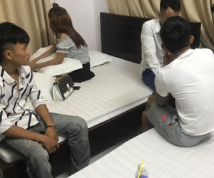 Một cô gái cùng 4 thanh niên thuê khách sạn rồi thác loạn ma túy
