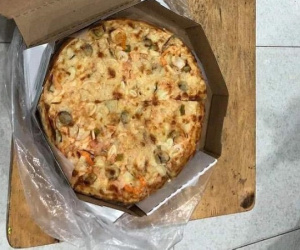 Shipper đau khổ vì bị 'bom' pizza: Chạy cả ngày cũng chẳng đủ lo cho cả gia đình