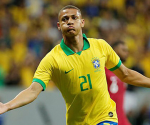 Richarlison bị cách ly tại ĐT Brazil vì dính... quai bị