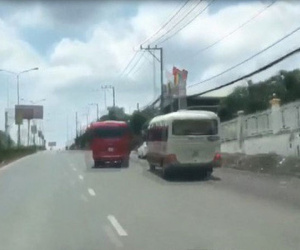 Hai ôtô rượt đuổi nhau ở Bình Phước vì tranh giành khách