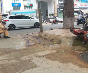 Điều khiển xe máy tông vào cột đèn đường, 2 thanh niên thương vong