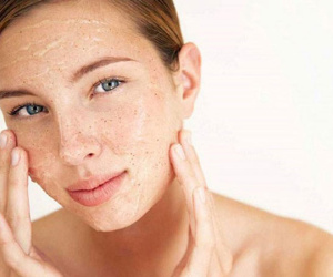 Nếu tẩy da chết đúng cách, da bạn sẽ trẻ đẹp lâu hơn và lỗ chân lông trông nhỏ đi thấy rõ