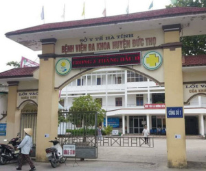 Vụ trẻ sơ sinh ở Hà Tĩnh tử vong, bác sỹ kéo đứt cổ bé rồi tự tay khâu lại