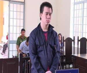 Xông vào hiếp dâm nữ chủ quán cà phê giữa ban ngày