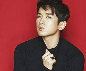 Thành viên nhóm nhạc huyền thoại Hàn Quốc Shinhwa bị tố quấy rối tình dục hai người phụ nữ