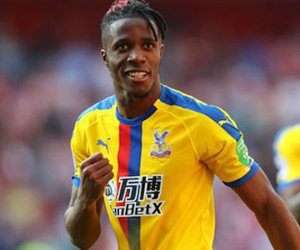 Arsenal năn nỉ Palace cho 'trả góp' Zaha trong 5 năm