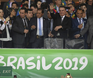 VAR gặp sự cố trước trận Brazil - Argentina vì... Tổng thống Brazil