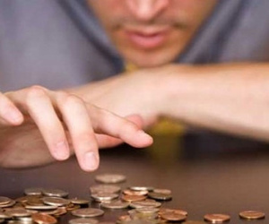 Vớ phải ông chồng đong đếm quá đàn bà