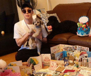 Hôm trước vừa mếu máo khóc khi nhận án tù vì sử dụng ma túy, giờ Park Yoochun lại xuất hiện với vẻ vui tươi, không hề có chút hối lỗi nào