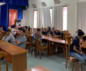 Công an tóm gọn tụ điểm đá gà cực lớn ở huyện Bình Chánh