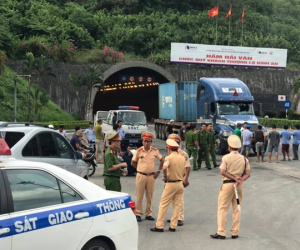 Bắt thanh niên có biểu hiện ngáo đá, lái ô tô tông hàng loạt xe trong hầm Hải Vân