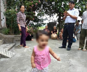 Công an truy tìm nữ sinh viên bỏ con gái nhỏ ở chùa kèm lá thư 'em còn phải đi lấy chồng, không nuôi được cháu'