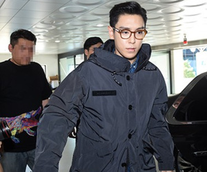 T.O.P (Big Bang) chính thức xuất ngũ sau 2 năm, xuất hiện với biểu cảm nghiêm trọng đáng chú ý