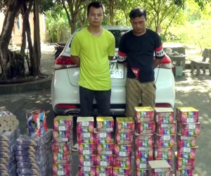 Vận chuyển gần 100 kg pháo 'phục vụ' đám cưới