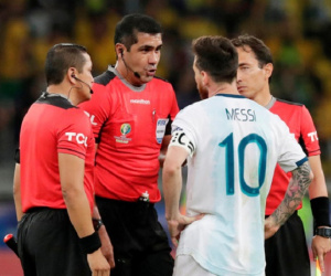 Đến lượt trọng tài Copa America lên tiếng đáp trả Messi