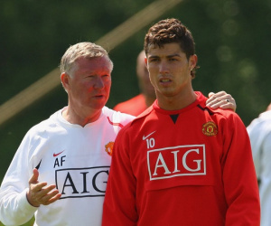 Tiết lộ bất ngờ: Ronaldo chưa từng bị Sir Alex 'sấy tóc'