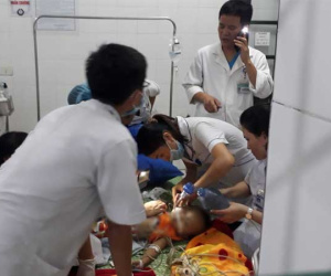Bé gái 22 tháng tuổi bị chó hàng xóm sổng chuồng cắn tử vong