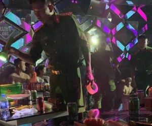 Đột kích quán bar, phát hiện gần 80 "dân chơi" xài ma túy
