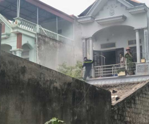 Hà Nam: Nhà dân bất ngờ cháy lớn cạnh quốc lộ 1A, lực lượng cứu hỏa phải phá cửa ngách dập lửa