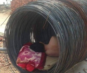 Khi bạn còn kêu than cuộc đời này mệt mỏi, hãy nhìn những giấc ngủ vội của công nhân giữa công trường để thấy mình còn may mắn ra sao