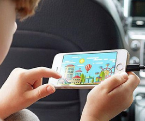 Con trai 13 tuổi đột nhiên 'phát điên', trí não như 3 tuổi vì dùng điện thoại quá nhiều